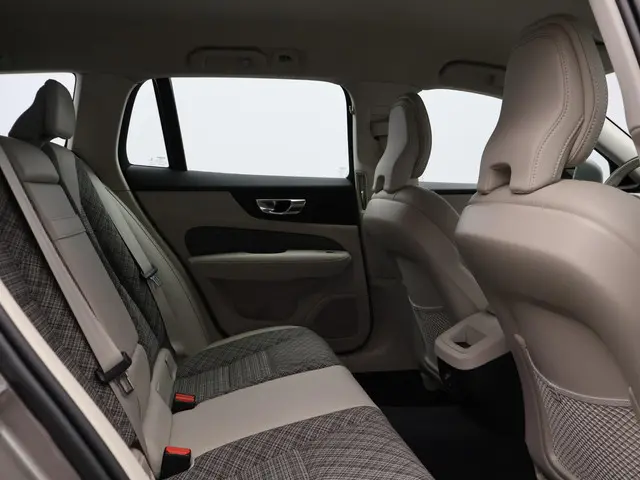 Volvo V60 2.0 T4 Momentum Pro 2020 Benzine 10
