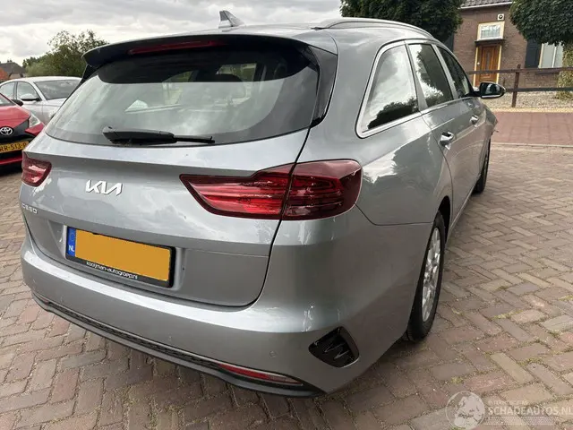 Kia Ceed 1.0 T-GDI DYNAMICLINE 2025 Benzine 7