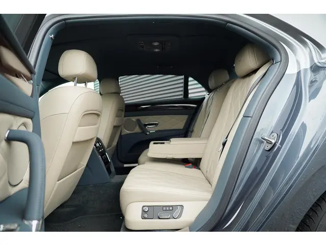 Bentley Flying Spur 6.0 W12 2016 Benzine 44