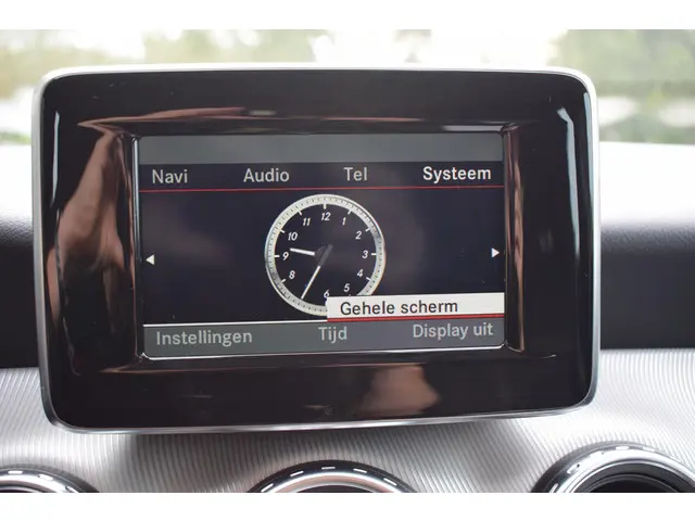 Mercedes-Benz GLA 180 Prestige 2015 Benzine 42