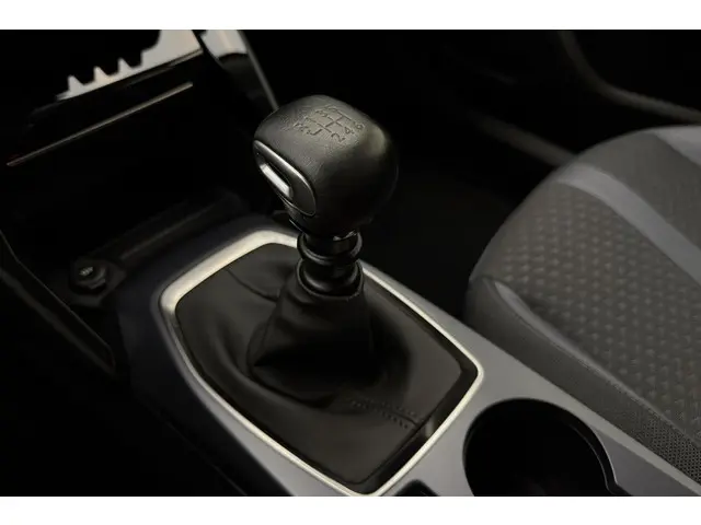 Peugeot 2008 1.2T Allure 2020 Benzine 20