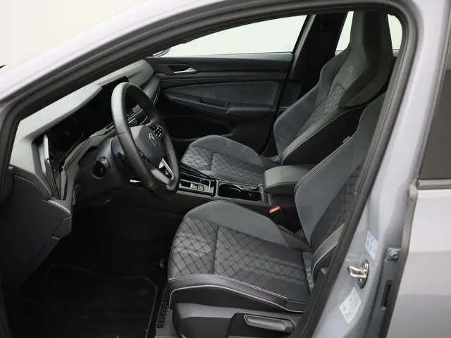 Volkswagen Golf 1.5 eTSI 130pk DSG R-Line 2024 Benzine 15