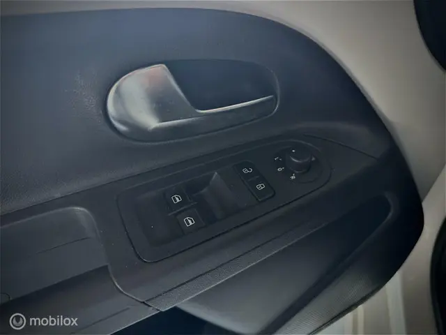 Volkswagen up! / 1.0 BMT up! Take up! / STOEL VW 2017 Benzine 13
