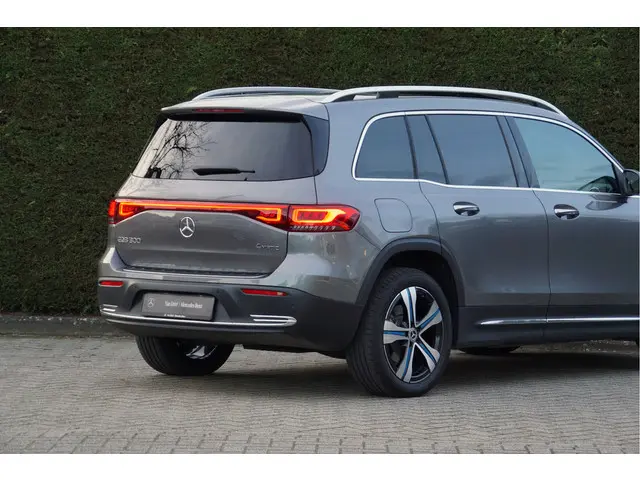 Mercedes-Benz EQB EQB 300 4MATIC 2022 Elektrisch 16