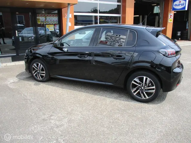 Peugeot 208 1.2 PureTech Allure Pack 2022 Benzine 12