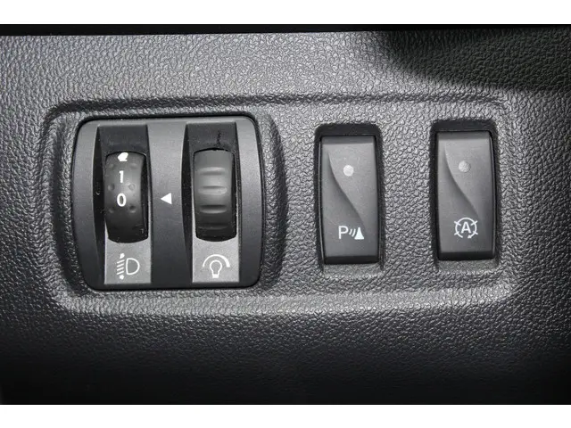 Renault Clio 0.9 TCe Limited 90 pk 2017 Benzine 18