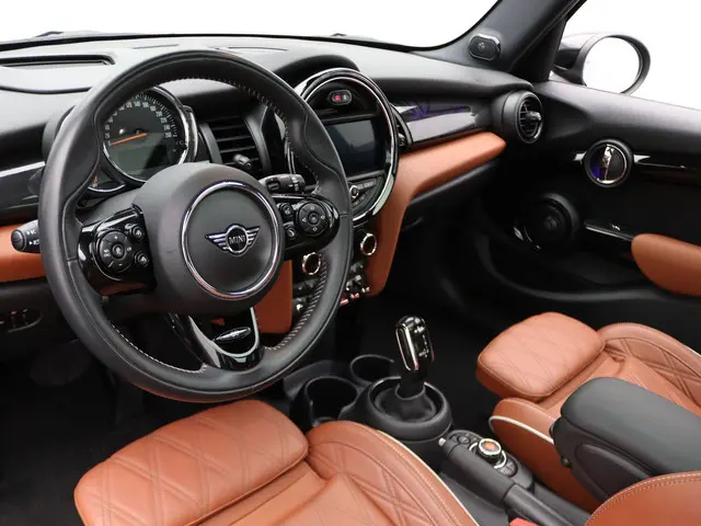 MINI 5-Deurs Cooper 60 Years Edition 2019 Benzine 10