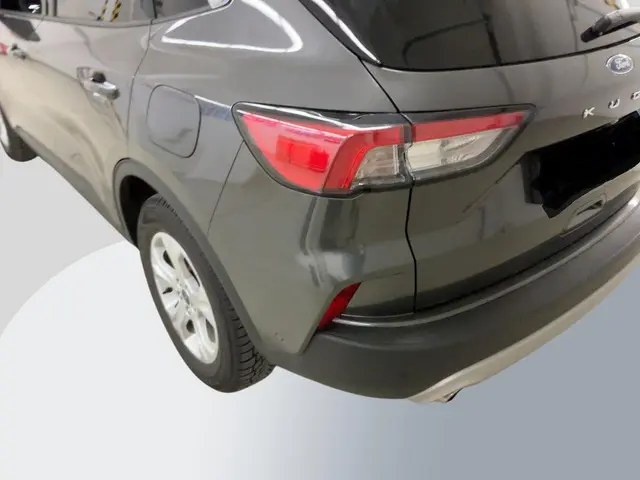 Ford Kuga 2.5 PHEV Titanium 2022 Hybride Benzine 2