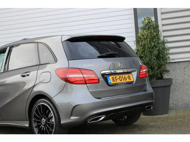 Mercedes-Benz B-Klasse 180 AMG 2017 Benzine 20