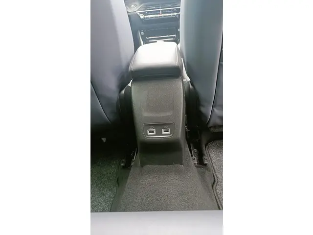 Peugeot 2008 1.2 PureTech Allure 2020 Benzine 43