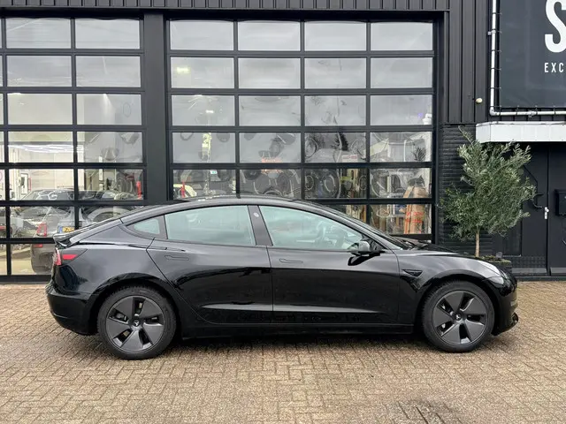 Tesla Model 3 Long Range RWD 75 kWh 2023 Elektrisch 5