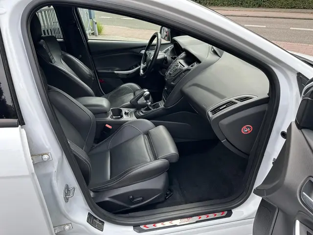 Ford Focus 2.0 EcoBoost 250PK ST-3 2014 Benzine 12