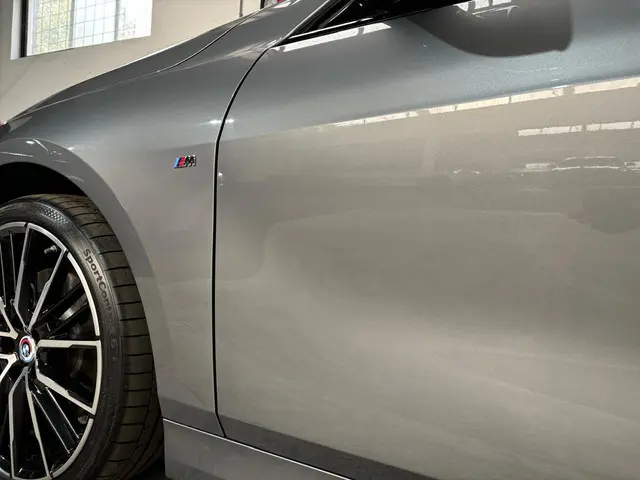 BMW 1 Serie 120i Business Edition 2022 Benzine 23