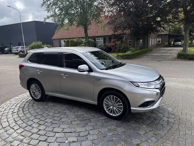 Mitsubishi Outlander 2.4 PHEV Pure+ 2020 Hybride Benzine 34