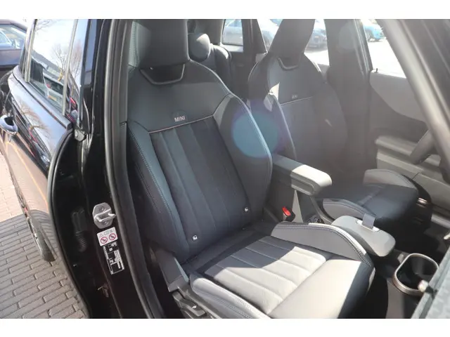 MINI 5-Deurs Cooper C 2025 Benzine 6