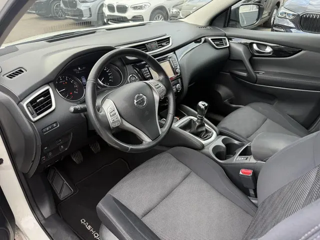 Nissan QASHQAI 1.6 163pk Connect Edition 2015 Benzine 12