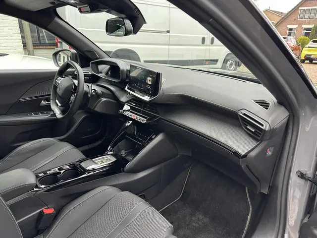 Peugeot 2008 1.2 Hybrid 145 PK GT 2025 Hybride Benzine 38