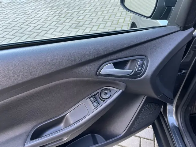 Ford Focus Wagon 1.0 Trend Edition *btw* 2015 Benzine 7