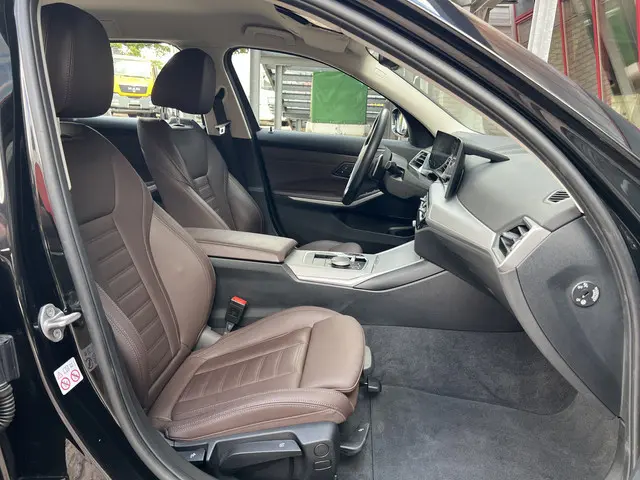 BMW 3 Serie Touring 320e 2023 Hybride Benzine 32