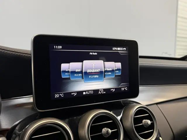 Mercedes-Benz C-Klasse 250 2015 Benzine 23