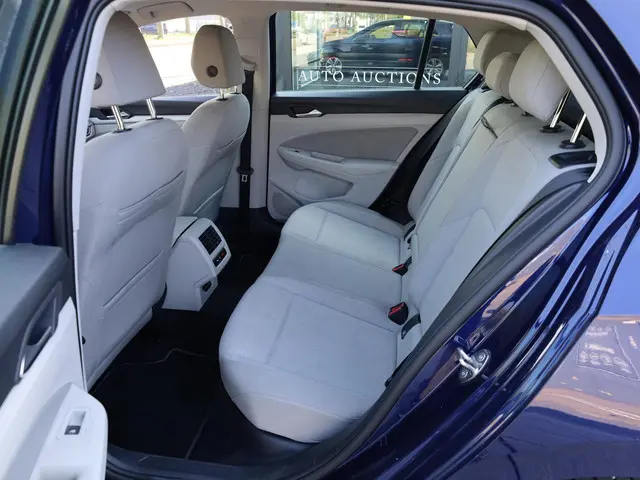 Volkswagen Golf 1.5 eTSI Life 2022 Benzine 30