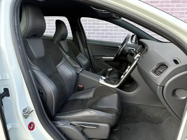 Volvo V60 2.0 T3 R-Design 2017 Benzine 5