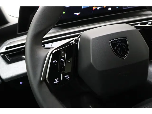 Peugeot 5008 1.2 Hybrid 145 Allure 2025 Hybride Benzine 19