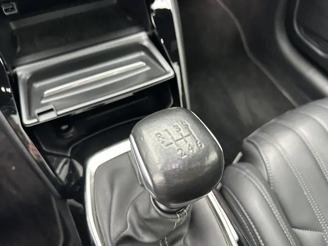 Peugeot 208 1.2 Turbo 100 PK GT Pack 2021 Benzine 33