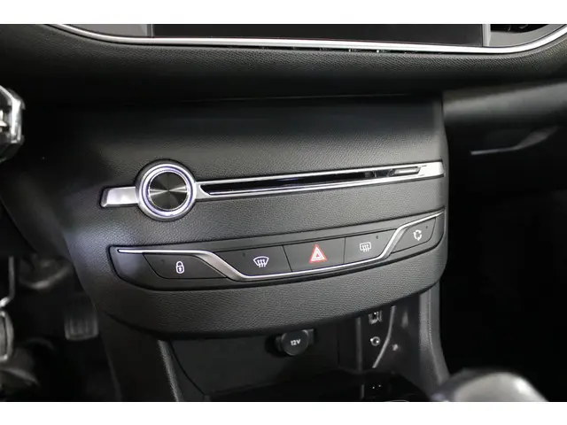 Peugeot 308 1.2 PureTech Blue Lease 110 PK. 2015 Benzine 24