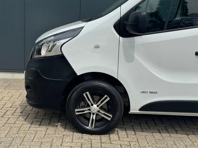 Nissan NV300 * L2H1 * Airco * Trekhaak * Imperiaal * 2019 Diesel 6