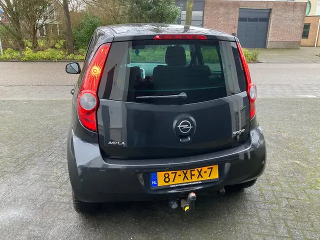 Opel Agila 1.0 Edition Airco 1E Eig. 2012 Benzine 9