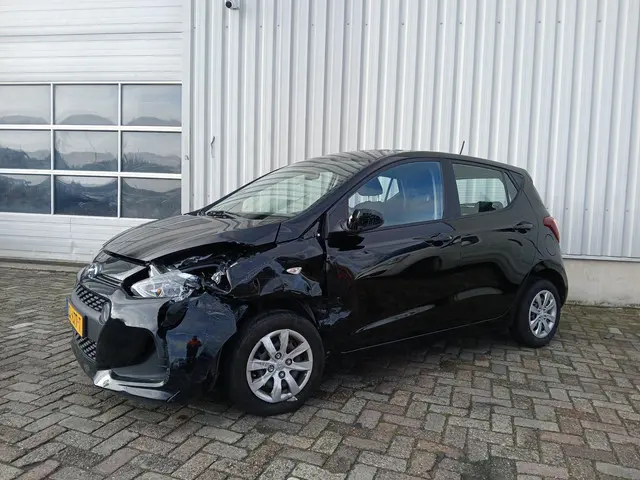 Hyundai i10 1.0i Comfort SCHADEAUTO 2018 Benzine 2