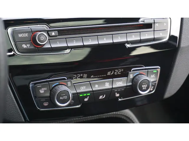 BMW X1 sDrive18i 140pk High Executive 2019 Benzine 26