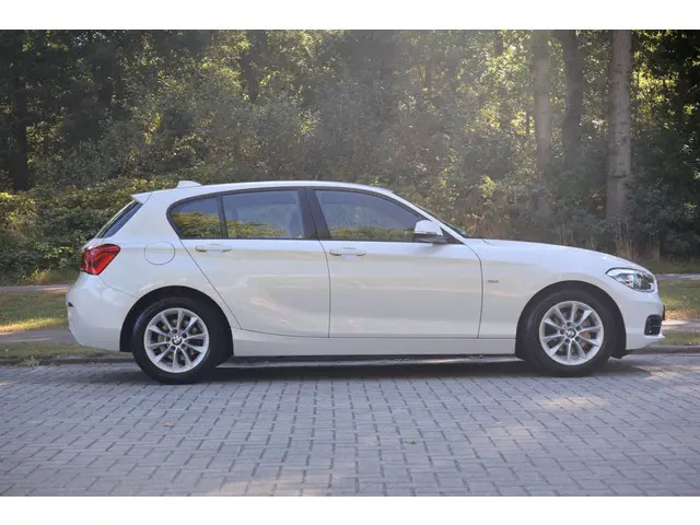 BMW 1 Serie 118i Corporate Lease Executive 2018 Benzine 6