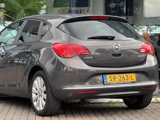 Opel Astra 1.4 Turbo Sport 2012 Leder/stof 2012 Benzine 13