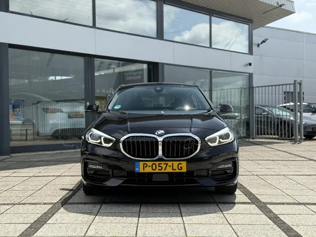 BMW 1 Serie 118i Executive Ed. Sport 2022 Benzine 8