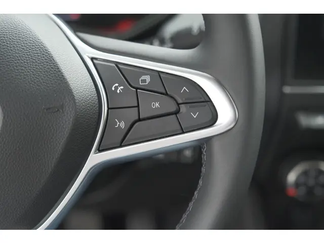 Renault Clio TCe 90 Evolution 2024 Benzine 42