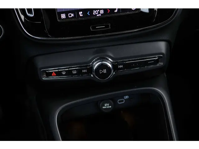 Volvo XC40 2.0 B4 Plus Dark 2025 Benzine 24