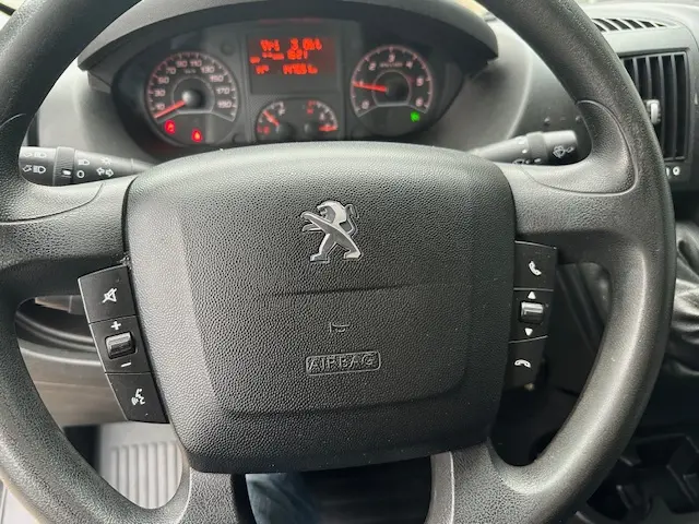 Peugeot Boxer 435 2.0 BlueHDI L4 H2 Pro 2017 Diesel 15