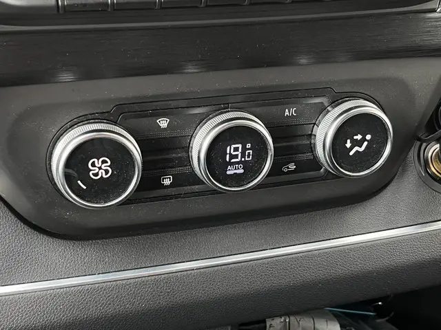 Renault Trafic 2.0 dCi 150 T29 L2H1 DC Luxe 2023 Diesel 13