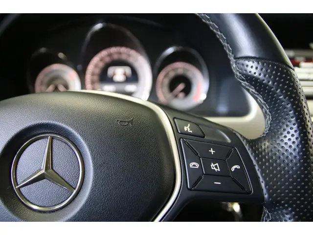 Mercedes-Benz GLK 200/ 57.000km!/ Xenon/ 2015 Benzine 25