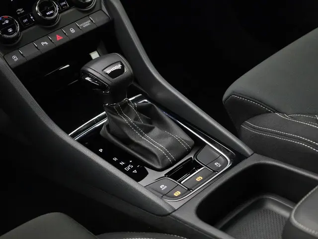 Škoda Karoq 1.5TSI/150PK ACT Sportline DSG 2025 Benzine 38