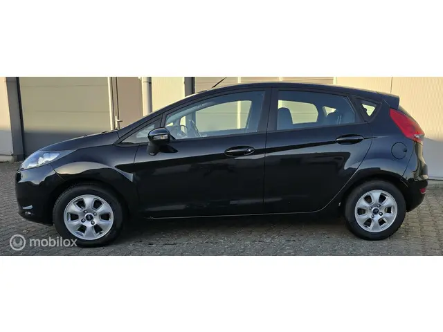 Ford Fiesta 1.25 zeer nette auto 2013 Benzine 24