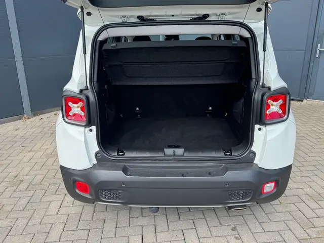 Jeep Renegade 1.3T Limited / Navi / Trekhaak 2019 Benzine 18