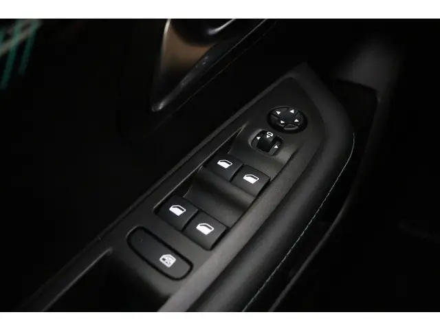 Peugeot 208 1.2 PureTech Allure 2022 Benzine 18