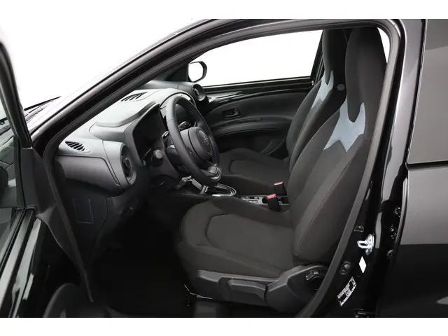 Toyota Aygo X Hybrid 115 play 2026 Hybride Benzine 14