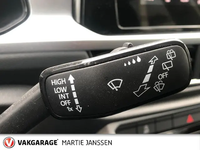 Volkswagen T-Roc 1.5 TSI Life Business 2022 Benzine 37