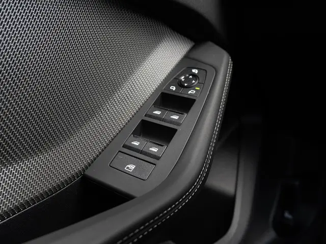 BMW 1 Serie 120 2025 Benzine 23