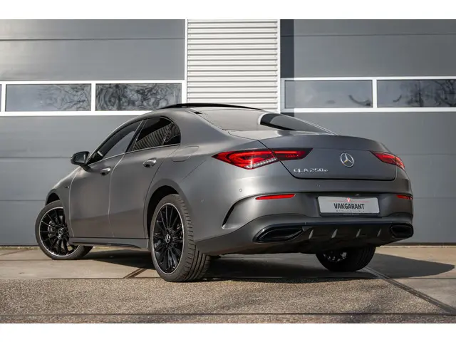 Mercedes-Benz CLA 250 e AMG 2020 Hybride Benzine 3