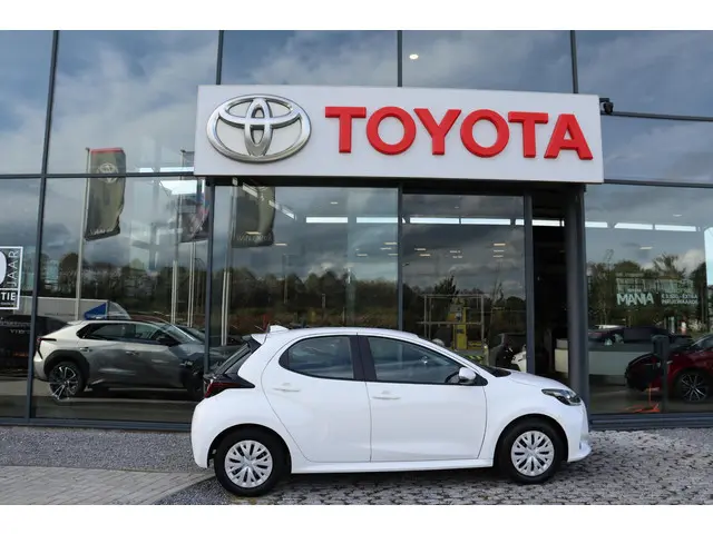Toyota Yaris 1.5 Hybrid Active 2022 Hybride Benzine 26